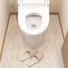 【大掃除】トイレの床の貼り換えをテキトーにやったら失敗してます。