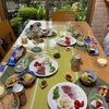 友達の家での食事会｜庭に砂利を敷きます