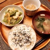 朝食ワンプレート、ふきとちくわの煮物、小粒納豆