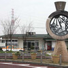 坂ノ市駅　駅前に魚とエビのモニュメント