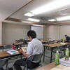 今日は『塗料調色技能検定』の講習。コレ、俺たちが受けるべきジャンルと違うやつだ。(火曜日、晴れ)