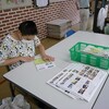通信の発送作業、夏のカタログ販売の仕分け、鉢植えのアジサイ