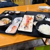青森県八戸市/【八戸ランチ】食堂鮮八さんでお刺身定食とほっき丼セットを食べて来ました。