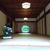 紫陽花シーズンの「明月院(あじさい寺)」見どころスポット「悟りの窓」は大混雑