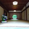 紫陽花シーズンの「明月院(あじさい寺)」見どころスポット「悟りの窓」は大混雑