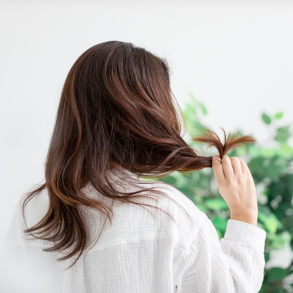 夏もロングヘアを楽しみたい人に！お風呂上がりの汗が止まらないときの汗対策