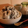 黒ゴマたっぷり：白壁カフェ花ごよみ「黒ゴマ氷」