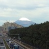 雪をかぶったばかりの富士山