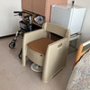 前回居室に入れなかったので、ちょっと間を開けて母の施設へ。なんと、車いすに乗っていた。