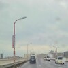 「雨が降る中の荷卸し、でも風情がある」