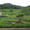 山道で迷って集落に出る