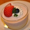 イチゴがのっかったプリン