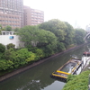 歴史ある景色には雨も