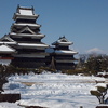 雪の松本城