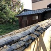 地震と台風がコラボすると屋根よりも低い塀でも被害が大きくなります。