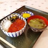 瀬棚で新鮮海鮮丼、ドライブの価値あるハイコスパのお店　漁師の直売店 浜の母さん食事処