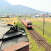 高松築港駅を目指す京急ラッピング車両