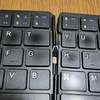 原稿と折りたたみキーボードとガチャ