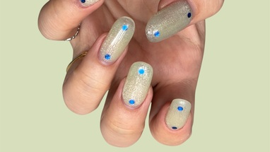 セルフネイルメモ：粗めマグネットを仕込んだ透けピスタチオカラー