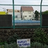 マスクの声てぶくろの手に交わりはことば少なにレジを離りぬ