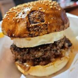 Burger Revolution Tokyo Wine ＆ Bar 六本木店