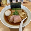 【今週のラーメン４５３１】 麺屋 さくら井 （東京・ＪＲ三鷹） 味玉らぁ麺 醤油 ＋ チャーシュー盛 ハーフ ＋ アサヒスーパードライ 中瓶　〜隙を感じさせない作り込み！心安らぐ柔らかな旨さ！まさにこれぞ一級品！崇高醤油そば！