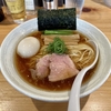 【今週のラーメン４５３１】 麺屋 さくら井 （東京・ＪＲ三鷹） 味玉らぁ麺 醤油 ＋ チャーシュー盛 ハーフ ＋ アサヒスーパードライ 中瓶　〜隙を感じさせない作り込み！心安らぐ柔らかな旨さ！まさにこれぞ一級品！崇高醤油そば！