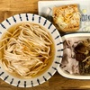 うどんと色々トッピング。