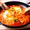 ニンニクとトマトのうま味、クミンの風味がやみつきの「シャクシューカ」はスパイシーで食欲そそりすぎる！