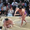 尊富士「本当に濃い15日間、横綱の背を追ってきた」　照ノ富士の激励に奮起110年ぶり新入幕V（２０２４年３月２４日『東京新聞』）