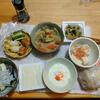 野菜味噌汁４日目。レンチン目玉焼き。絹ごし豆腐。レンチン茄子とシラス。蒸し長芋