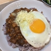 卵とチーズをのせた4種の豆と鶏ひき肉のキーマカレー♡