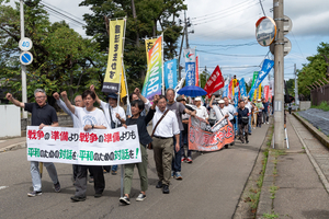 関山演習場での日米豪実働訓練の反対訴え上越市でデモ　市民ら約160人参加