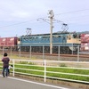 国道から見える貨物列車EF65-2119号機を撮影