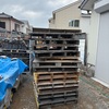 瓦置き場の片付けをしたら空きパレットが大量でした。