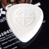 弦に平行にピックがあたる。EssetipicksのZIRIYABにナイロンのホワイトバージョンが登場！
