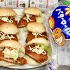 【やみつきになる辛さ？】レッドチキンのネオバターロールサンド。