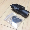 レプリカ SUREFIRE X300 ウェポンライトとサファリランドレッグホルスターを購入