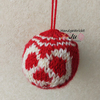 フジックスの「輝」を一緒に編み込んで、クリスマスボールを編んでみた