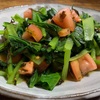 小松菜を美味しく食べるレシピ　トマトと小松菜だけ！簡単に一品ができる！