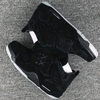 【速報】Air Jordan 4 & KAWS “Friends & Family” オールブラックカラー、公開へ