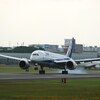 着陸時に大型旅客機が機首を上げるのはなぜ？