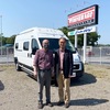 今年4月からレンタルがスタートしたクラスBタイプのWinnebago（ウィネベーゴ）社製のSOLIS（ソリス）をレンタルし、今年9月にご夫妻でシアトル発着でのモーターホ－ムの旅を満喫されるお客様と一緒に、SOLIS（ソリス）を販売しているニートRVさんへ行き、機器類等についての説明を受けてきました。