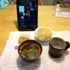 今晩も昨日と同じ夕食。