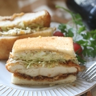 ジューシーでサクサクのチキンカツサンドが鶏ムネ肉で作れちゃう！【ホマレ姉さんのレシピ】