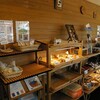 cafeさくら → 商品棚、テイクアウト、サンド用のパン 　エラチオールベゴニア
