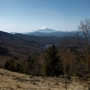 富士山の絶景を求め、４月の大菩薩峠を歩く