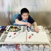 金色や銀色のわびさびが感じられる息子の絵画