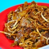 シンガポール・芳林巴刹与熟食中心の「歐南園炒粿條麺」で炒粿條。