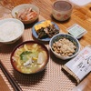 市場で買った刺身の漬けと杉本納豆で朝ご飯にしました。